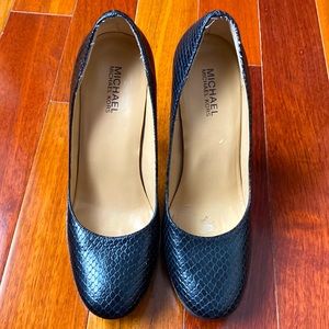 Michael Kors heel shoe size 8 black